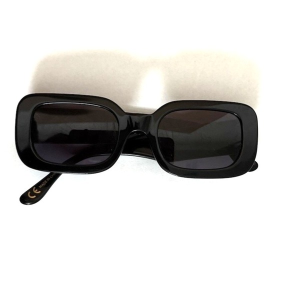 Madewell Accessories - Madewell Women's Sunglasses Black Y2K-inspired Rectangular Shape One Size